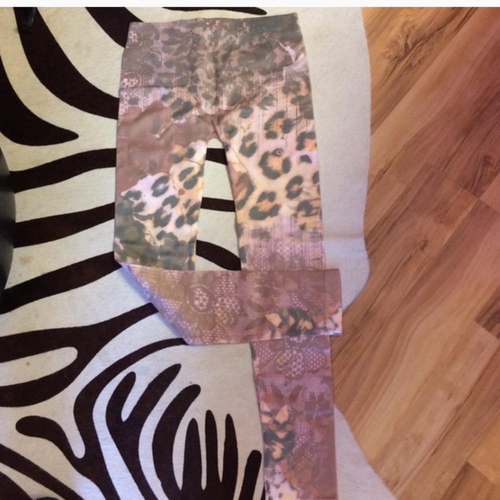 Fashionable 2 pairs of Thin Designed leggings